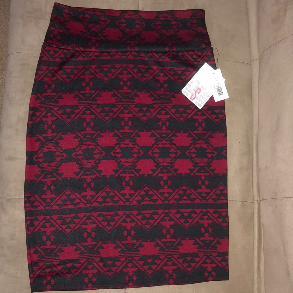 LuLaRoe Cassie Skirt // Small // Red&Black…